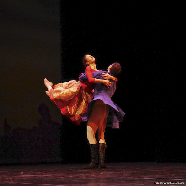 Astrid Julen and José Triado dancing as Little Prince and Rose.