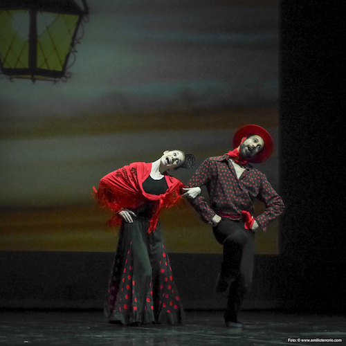 Astrid Julen and Hayzam Fathy dancing in El Principito.